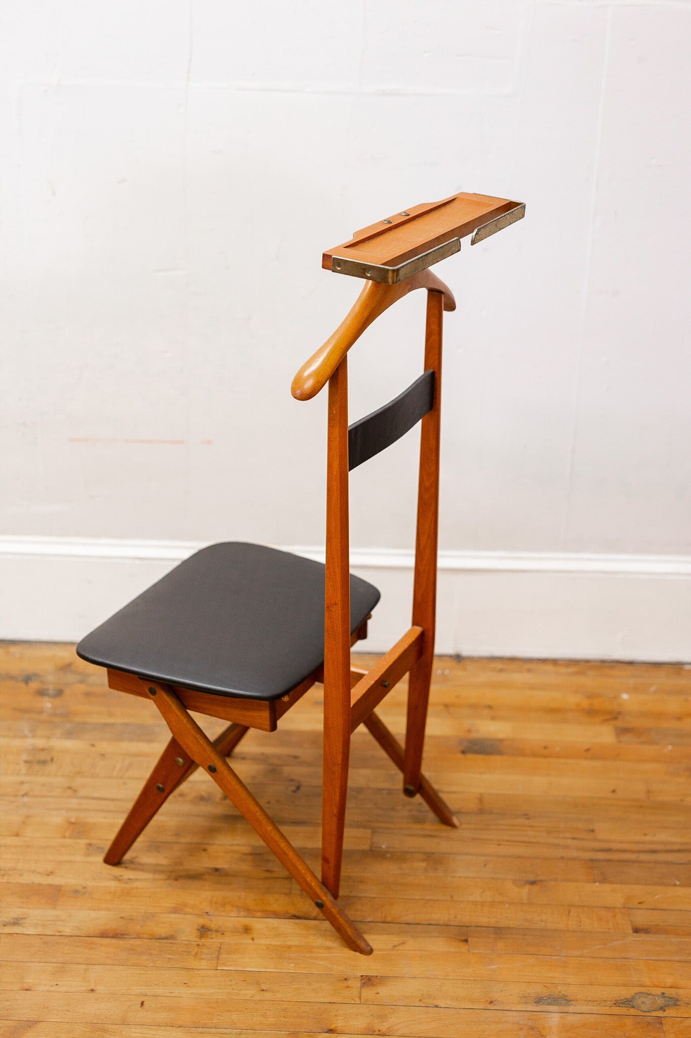Fratelli Reguitti Gentleman's Valet with Seat Compartment